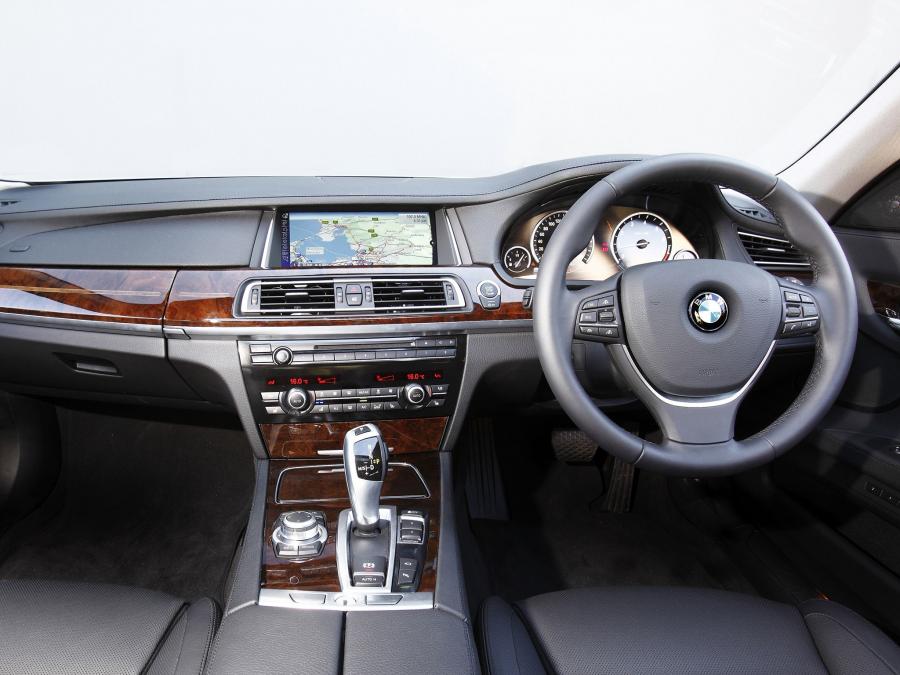  BMW 750i 2012 года  (AU) (фото 5 из 15)